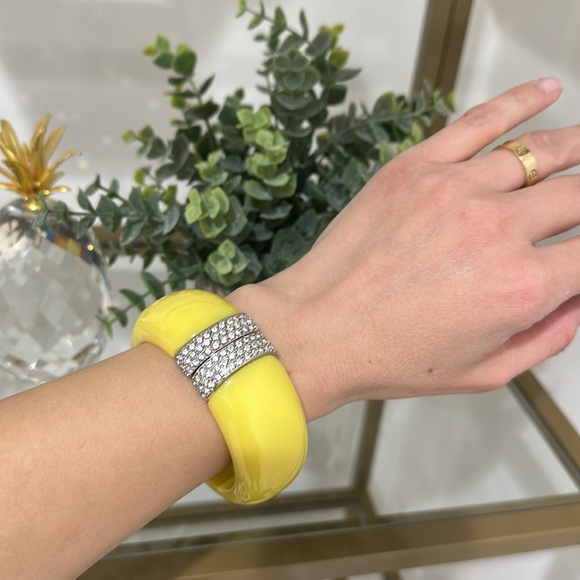 Cache Yellow bangle - Picture 7 of 8